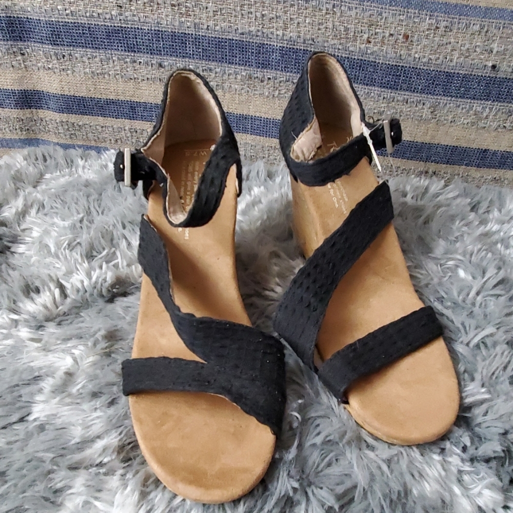 Tom's wedge sandals black